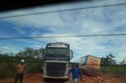 MT 413: Atoleiros em trechos da via dificultam o trafego de ve�culos