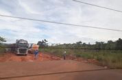 MT 413: Atoleiros em trechos da via dificultam o trafego de ve�culos