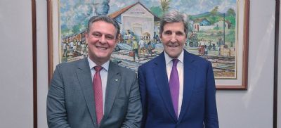 F�varo prop�e a John Kerry investimento internacional na ci�ncia brasileira