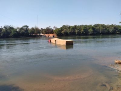 Tr�fego em balsa no Nort�o onde carreta carregada com milho caiu ser� liberado hoje