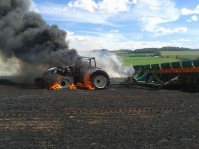 T�cnica para controle de inc�ndio em m�quinas agr�colas viraliza na internet