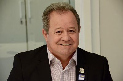 Daniel do Lago percorre trechos da MT 421 para servi�o de cascalho em pontos cr�ticos