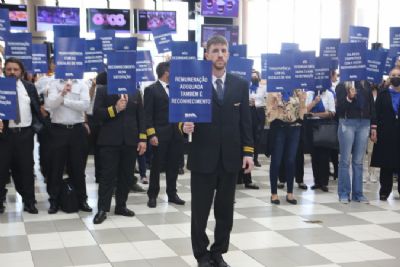 Pilotos de avi�o aprovam greve nacional; paralisa��o come�a na pr�xima segunda