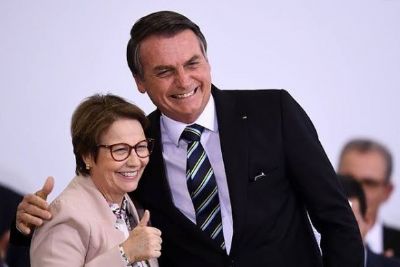 Reduzimos de 16% para 2%, a al�quota do Imposto Importa��o de autope�as para tratores, destaca Bolsonaro