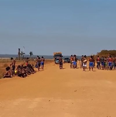 �ndios fecham BR-158 e geram congestionamento e preju�zos a motoristas