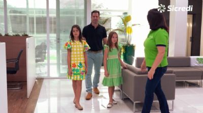 �Conta no Sicredi n�o � s� para adultos, agora eu tenho uma�, afirma crian�a ap�s ganhar uma conta poupan�a na cooperativa;