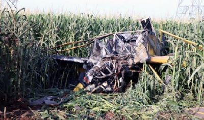 Nova Murtum - Avi�o agr�cola cai ao bater em cabos de alta tens�o; piloto fica ferido