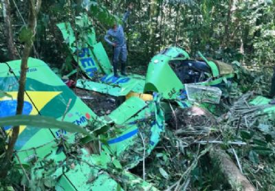 Piloto e passageiro morrem em queda de avi�o agr�cola em MT