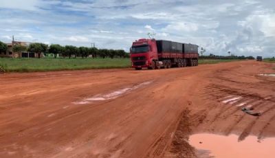 Popula��o clama por asfaltamento da BR-158