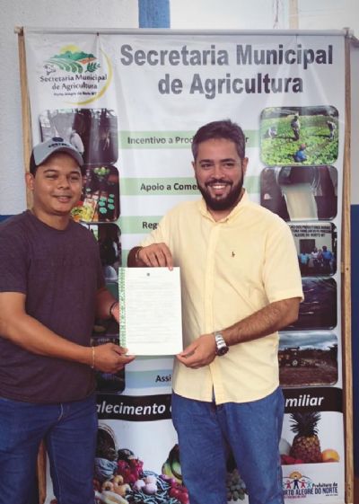 Assentados de Porto Alegre do Norte recebem 96 t�tulos de posse