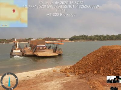 Balsa sobre o Rio Xingu volta a operar