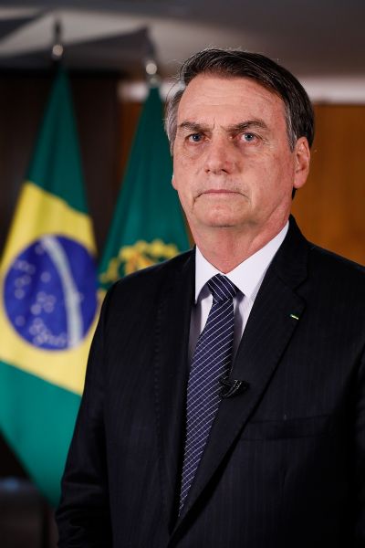 Bolsonaro diz que espera definir at� sexta-feira valor para renova��o do aux�lio emergencial