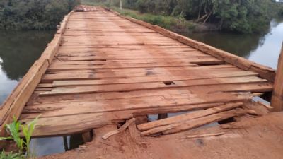 M� condi��es de ponte gera risco e inseguran�a na estrada do guardanapo