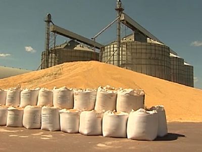 MT: armaz�ns operam acima da capacidade por dificuldade no escoamento