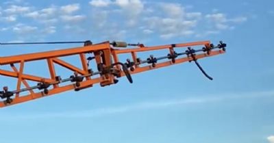 Operador de m�quina agr�cola morre ap�s barra de pulverizador romper fio de alta tens�o