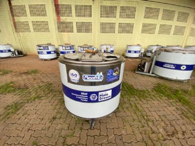 Resfriadores, grades de arado e despolpadoras s�o entregues para produtores familiares de Porto Alegre do Norte