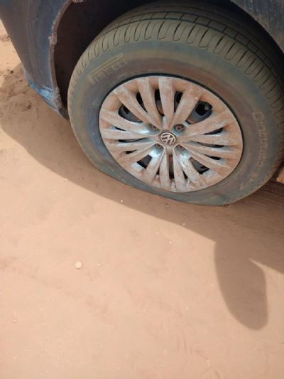 Manuten��o falha: Pedras causam danos graves a ve�culos na BR 158