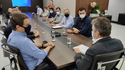 F�rum Agro  entrega documento sobre Zoneamento ao governador