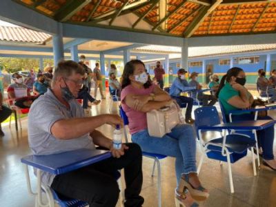 Governo de Confresa e Incra entregam 125 t�tulos definitivos a moradores de assentamento