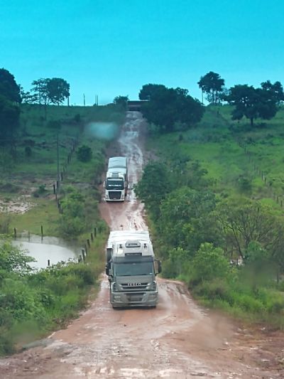 Espig�o do Leste: Caminhoneiros perdidos arriscam e causam acidentes em MT109