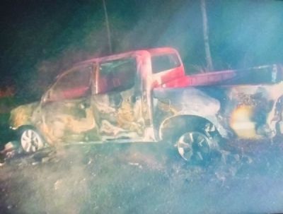 ​Caminhonete pega fogo ap�s capotar em curva na BR-158 em Confresa