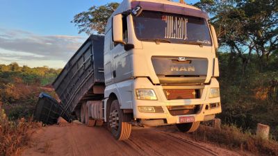 MT431: Ap�s caminh�o cair em ponte, trecho � interditado