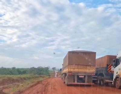 P�ssimas condi��es causam longas filas na MT322