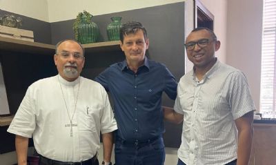 Presidente da Sicredi Araxingu recebe novo bispo da Diocese de Barra do Gar�as/MT na sede da cooperativa