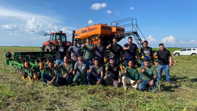 Stara realiza Treinamento Oficial na Agrobras M�quinas pela primeira vez em Confresa-MT