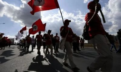 �Quem faz assentamento � o Incra, n�o o MST�, diz autor da CPI