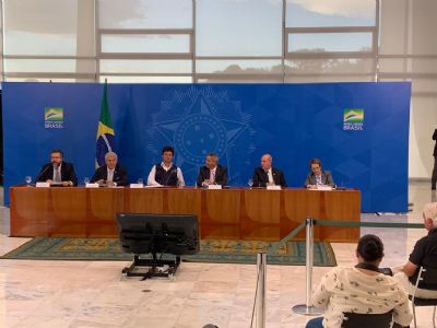 N�o h� not�cia de falta de alimentos, diz ministra