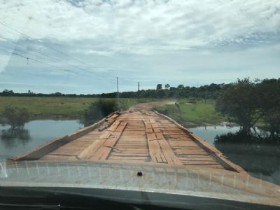 Ponte sobre o Rio Fontoura que da acesso ao  Espig�o do Leste � interditada para ve�culos de carga