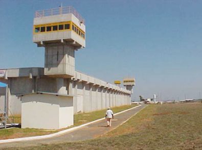 Presidi�rios fogem por t�nel em Penitenci�ria de �gua Boa