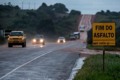 Governador recebe prefeitos do Araguaia para tratar de obras de infraestrutura