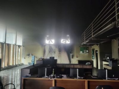 Trag�dia: Fogo se alastra por concession�ria de m�quinas agr�colas no interior de MT