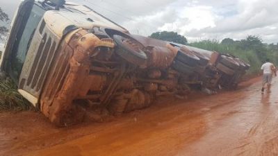 Atoleiros complicam tr�fego na MT-433 entre Serra Nova Dourada e Bom Jesus do Araguaia
