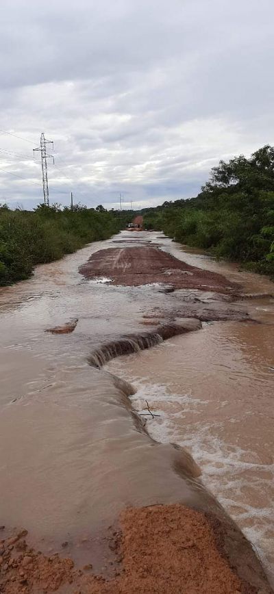 Atoleiros interrompem tr�fego entre Serra Nova e Novo Santo Ant�nio