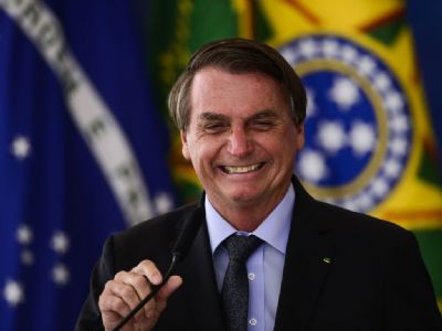 Bolsonaro tenta trazer l�deres �rabes ao Brasil