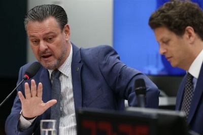 Bancadas do PSD no Senado e C�mara se unem para evitar sa�da de F�varo da Agricultura