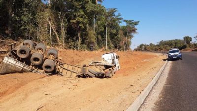 PM prende sete pessoas e recupera 21 toneladas de fertilizante agr�cola furtado no MT