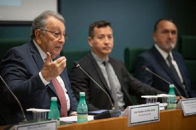 Presidente da CNA abre encontro sobre seguran�a no campo