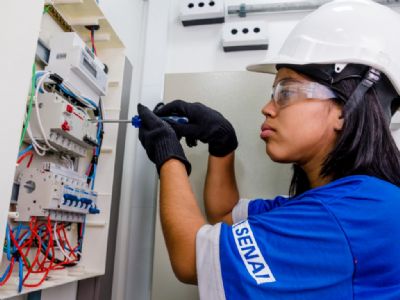 Mercado de trabalho: profissionais com cursos t�cnicos ganham 30% a mais durante carreira