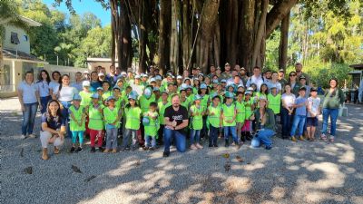 Projeto da Aprosoja-MT planta �sementinha� para que crian�as fa�am parte do agro