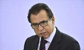 Ministro do Trabalho defende desonerar folha de pagamento e cobrar no faturamento