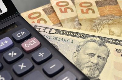 D�lar opera em alta ap�s vit�ria de Lula nas elei��es; Ibovespa registra queda