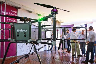 Grupo Positivo estreia no agroneg�cio produzindo maior drone do mundo