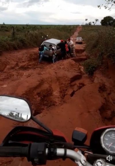 Estrada do Guardanapo: Trecho entre Canabrava do Norte e Espig�o do Leste est� invi�vel.