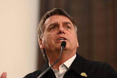 Bolsonaro ser� internado nesta segunda para passar por novas cirurgias