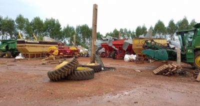 Em Sorriso Galp�o desaba sobre m�quinas