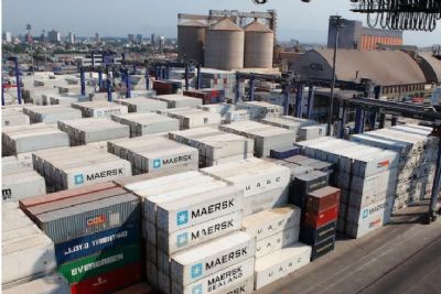 Exporta��es superam importa��es e brasil fica com saldo de US$ 6,1 bilh�es em abril